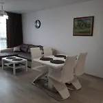 Deluxe 3 *