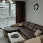 Deluxe 3 *