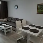 Deluxe 3 *