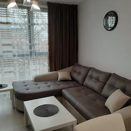 Deluxe 3 *