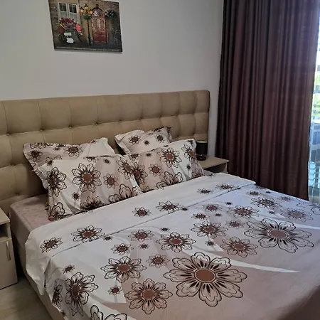 Deluxe 3 *